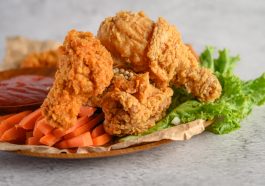 Crispy fried chicken. Freepik