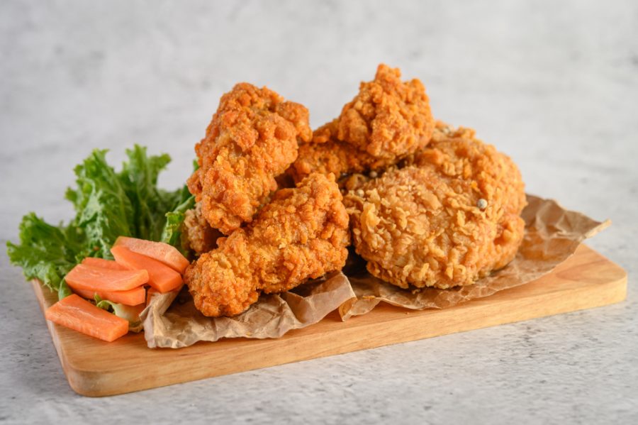 Crispy fried chicken. Freepik