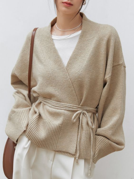 Ilustrasi belted cardigan