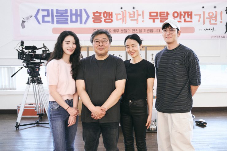 Pemeran Film Revolver. Credit: Plus M Entertainment