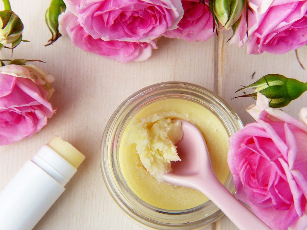 Ilustrasi lip balm dan lip butter. Foto: Pixabay