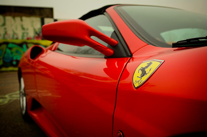 logo ferrari