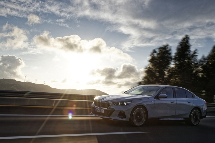 BMW i5