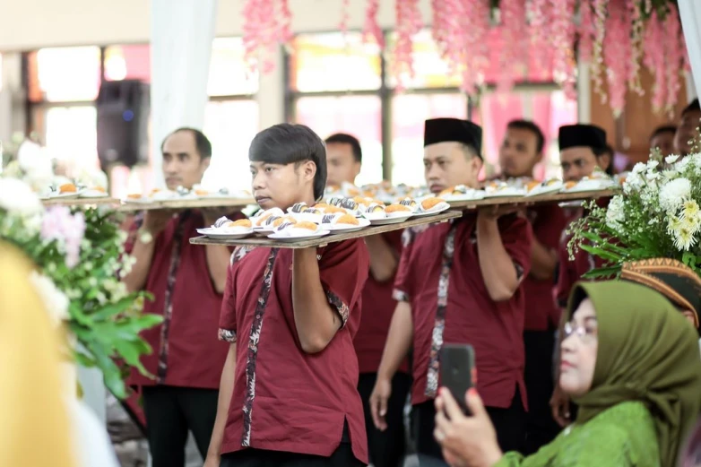 Tradisi Piring Terbang
