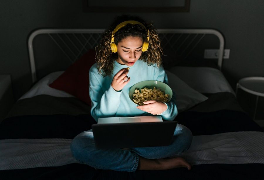 Kebiasaan Makan Tengah Malam