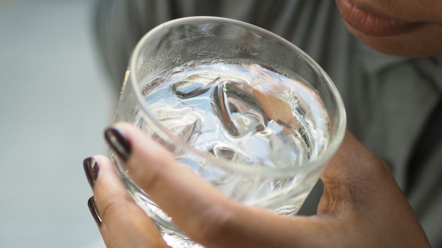 Minum Es Saat Berbuka