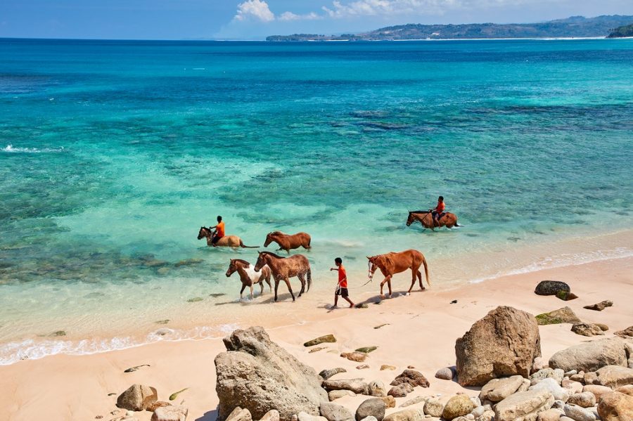 Pantai Indah di Indonesia