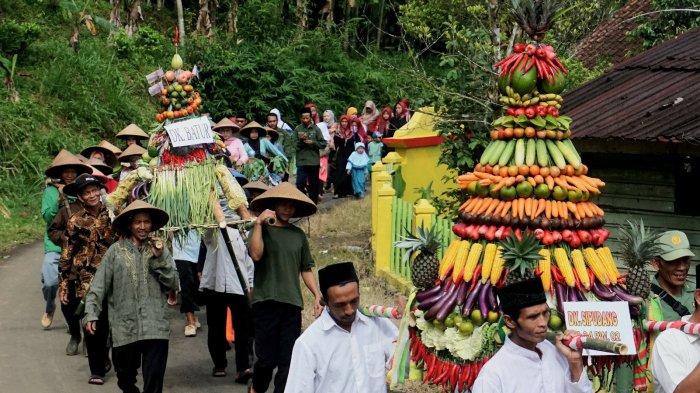 Upacara Adat