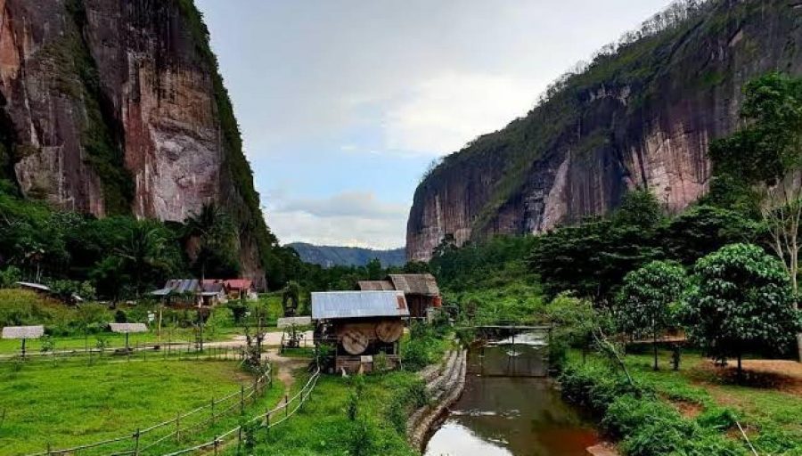 Sky Bridge Lembah Harau