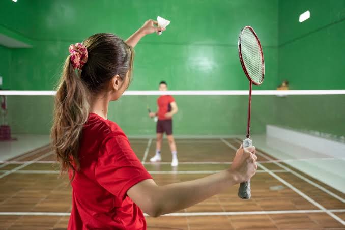 Bermain Badminton